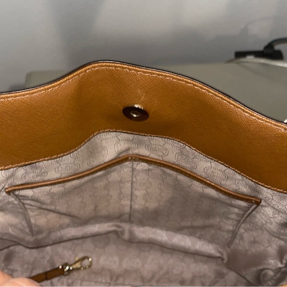 Michael Kors Hamilton Large Tote Bag - Picture 3 of 16